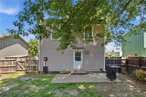 $215,000 | 609 East Bristol Lane, Olathe, KS 66061