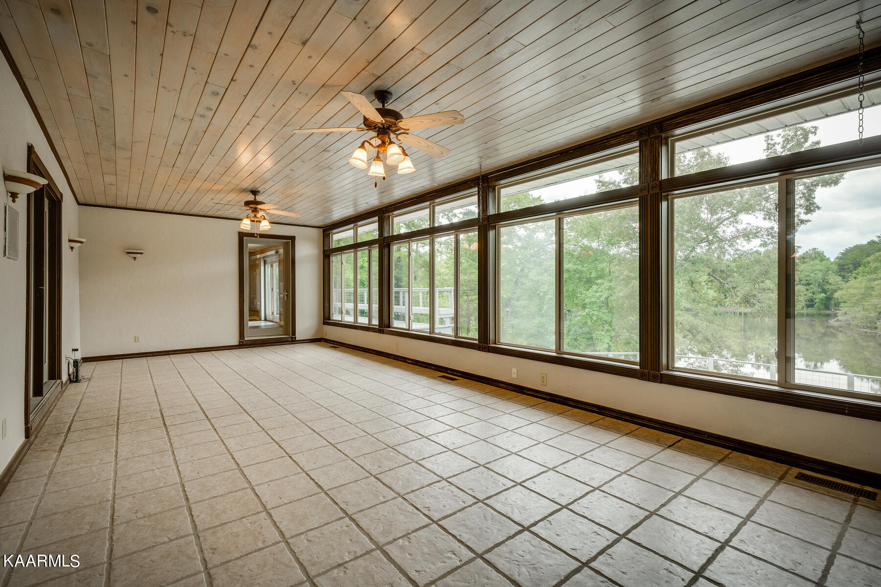 704 Cooper Lake Road Oneida, TN 37841 - Photo 9 of 37 031