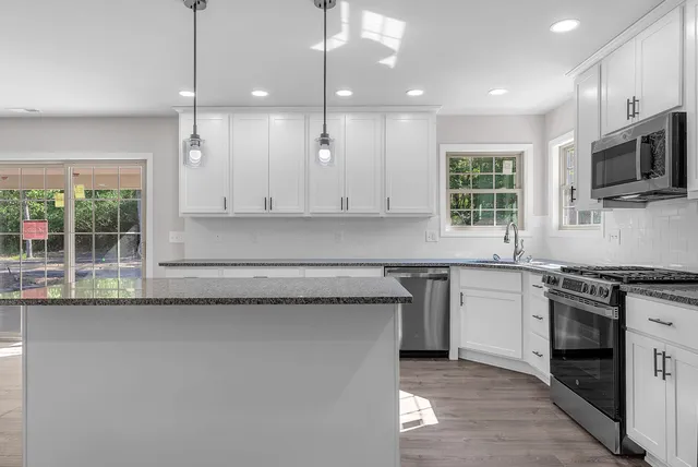 $399,900 | 1611 Elderberry Street Southeast, De Motte, IN 46310