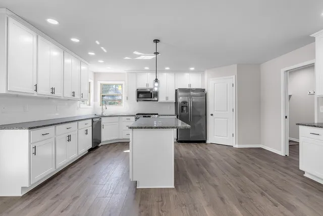 $399,900 | 1611 Elderberry Street Southeast, De Motte, IN 46310