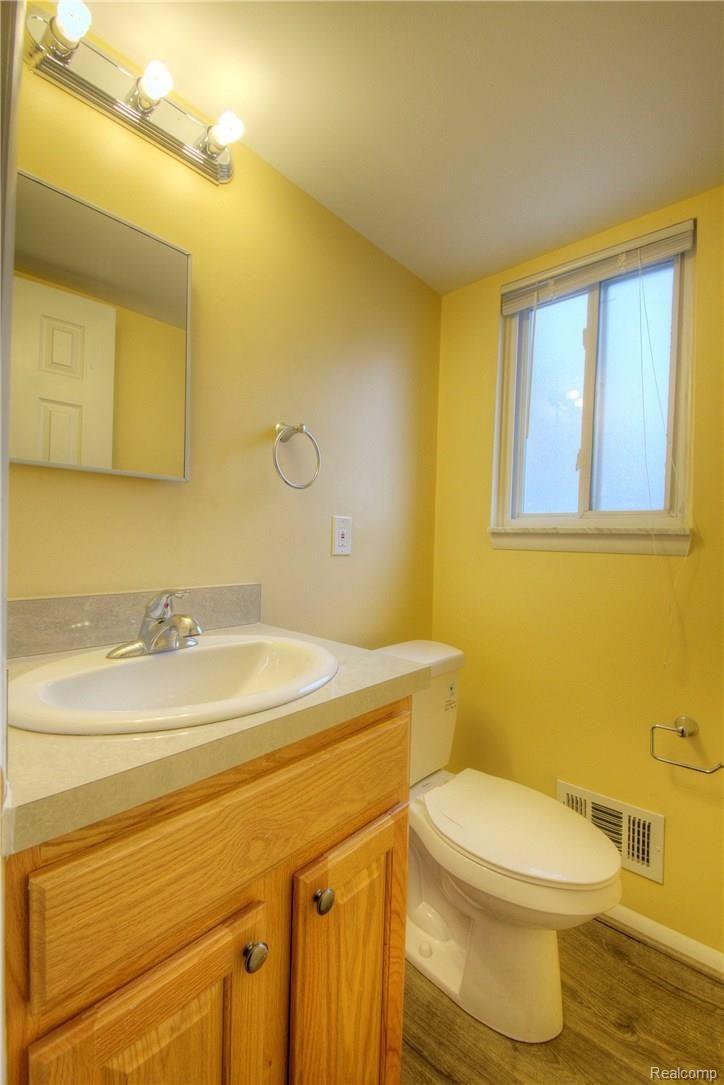 39823 Cheviot Road Canton, MI 48188 - Photo 18 of 34 18 Half Bath.jpg