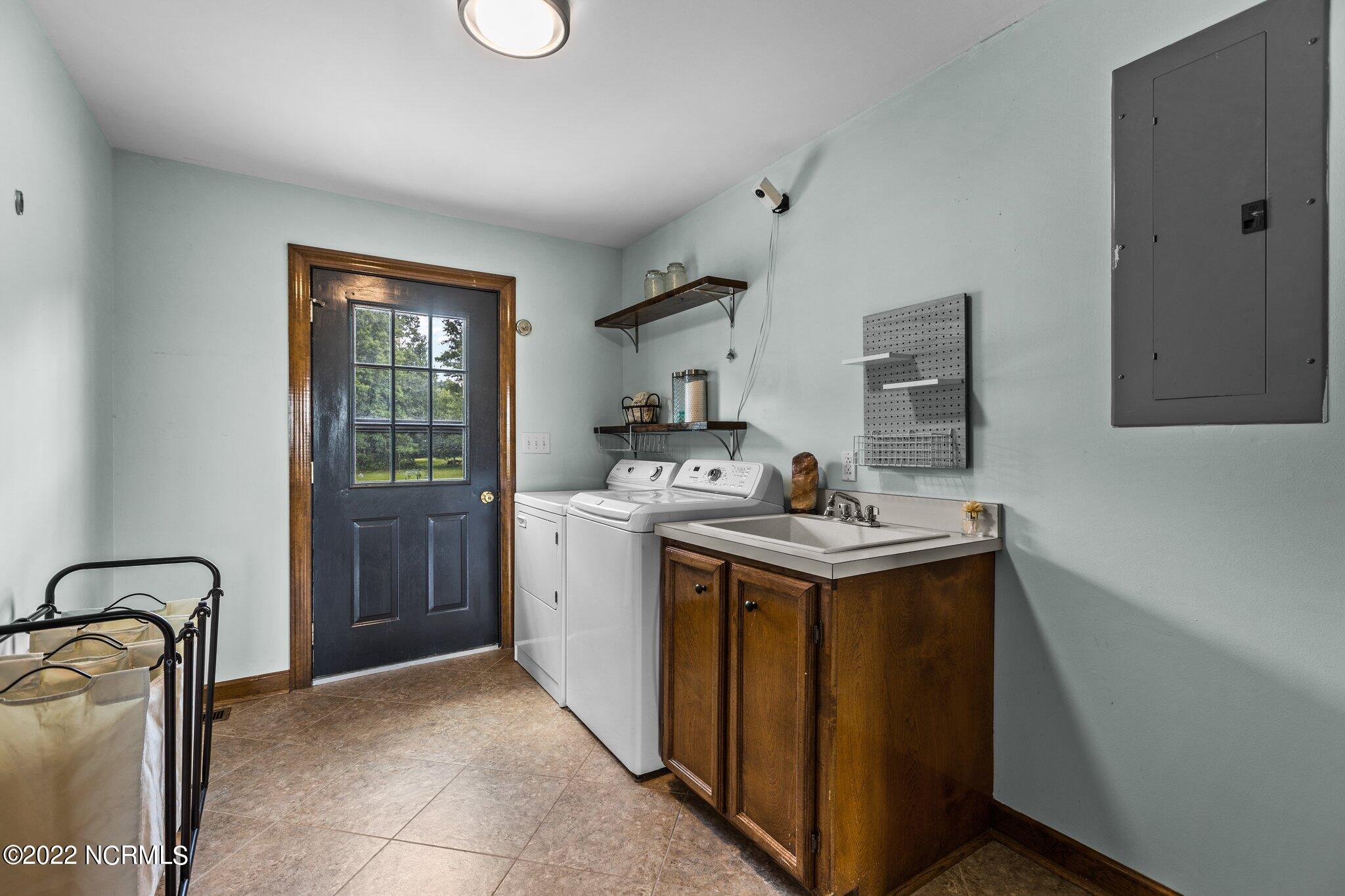 227 Tilghman Road Dover, NC 28526 - Photo 21 of 38 21-web-or-mls-IMGL9487