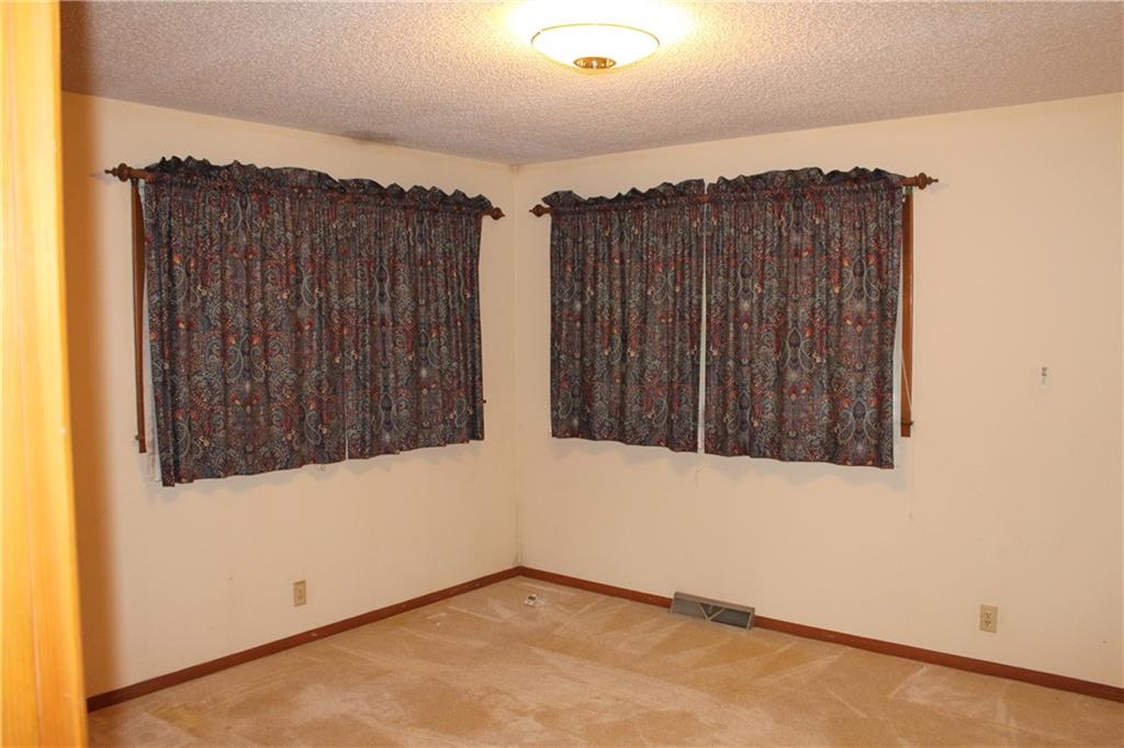 1104 North Walnut Street Iola, KS 66749 - Photo 15 of 18