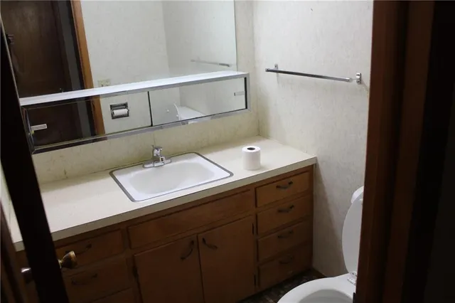 $159,500 | 1104 North Walnut Street, Iola, KS 66749