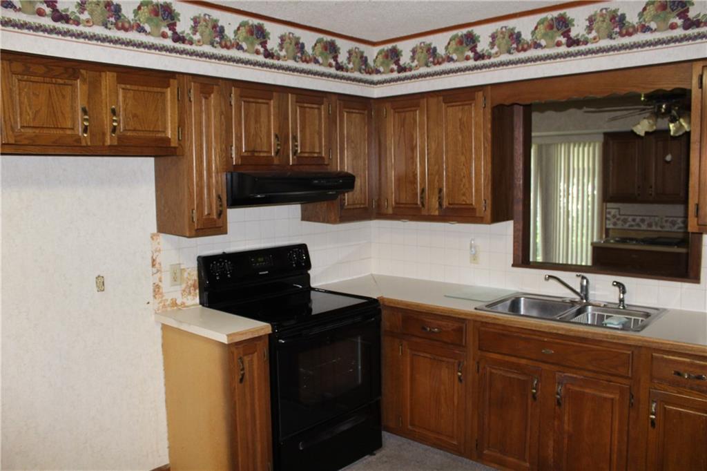 1104 North Walnut Street Iola, KS 66749 - Photo 9 of 18