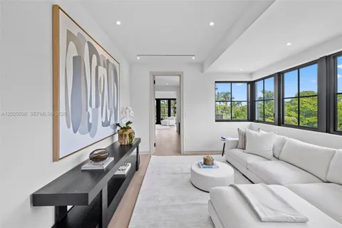 $6,995,000 | 5262 La Gorce Drive, Miami Beach, FL 33140