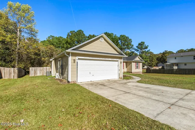 $305,000 | 301 Brookstone Way, Jacksonville, NC 28546