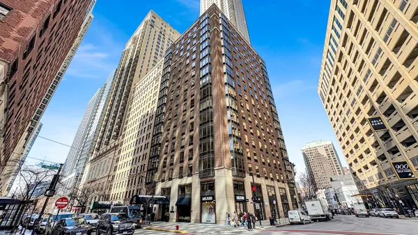 $949,900 | 40 East Delaware Place, Unit 1701, Chicago, IL 60611