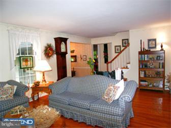 128 Partree Road Cherry Hill, NJ 08003 - Photo 2 of 6 Living Room