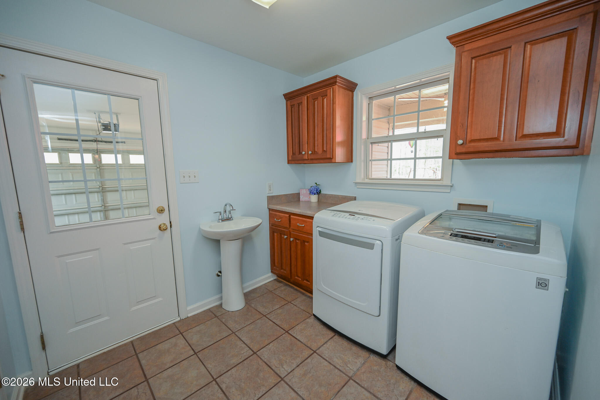 3346 Kyle Lane Hernando, MS 38632 - Photo 26 of 52 Laundry Room