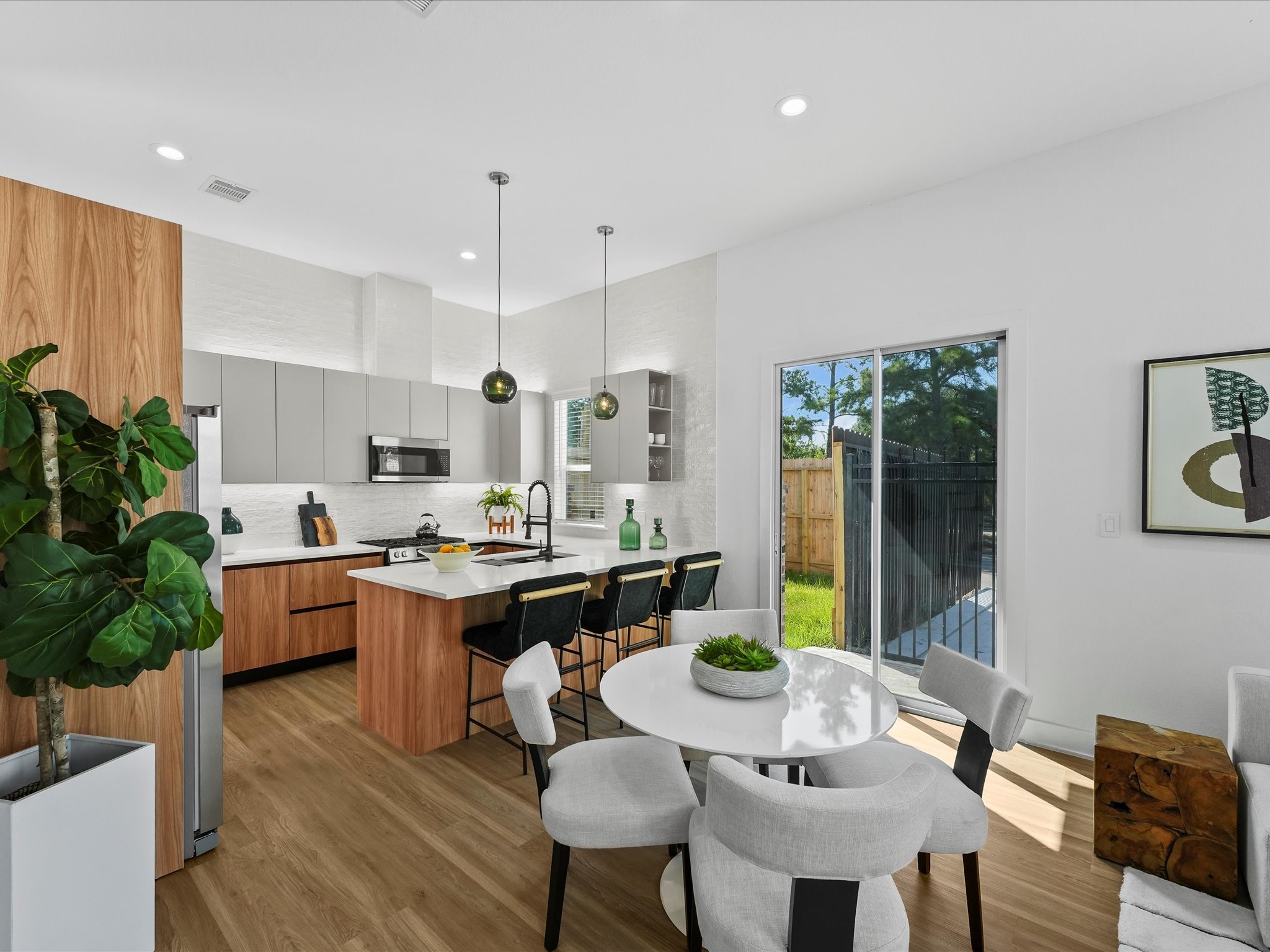 2582 West Tidwell Road Houston, TX 77091 - Photo 2 of 29