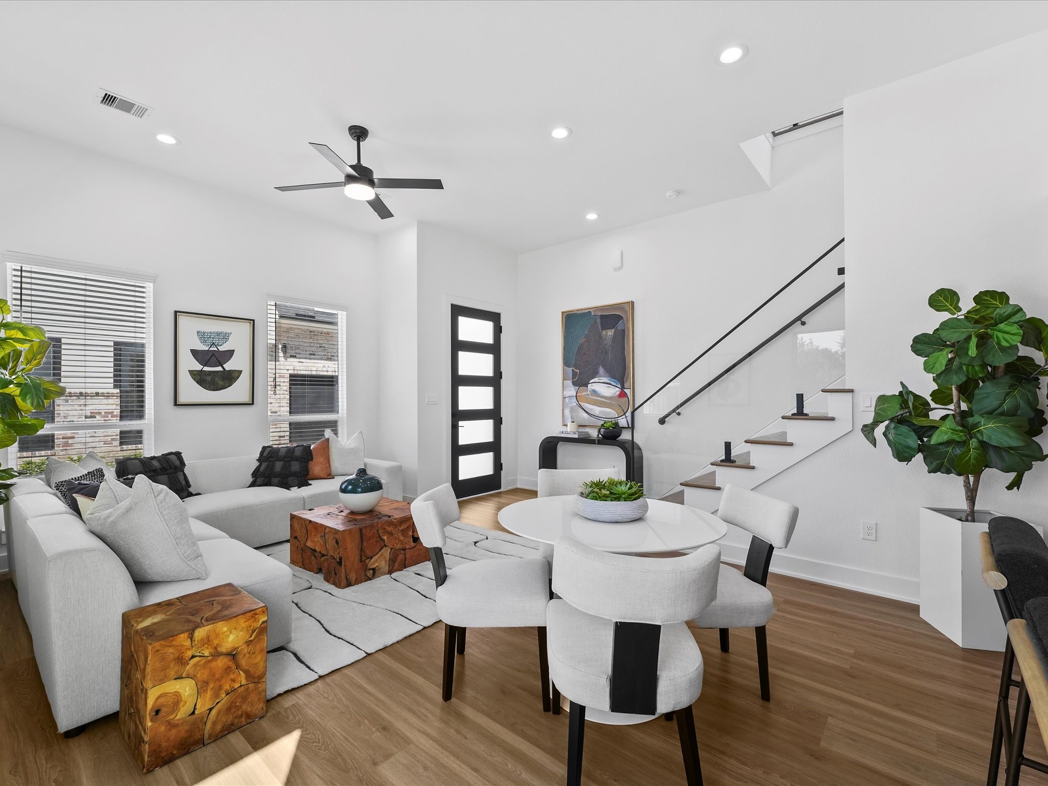 2582 West Tidwell Road Houston, TX 77091 - Photo 4 of 29