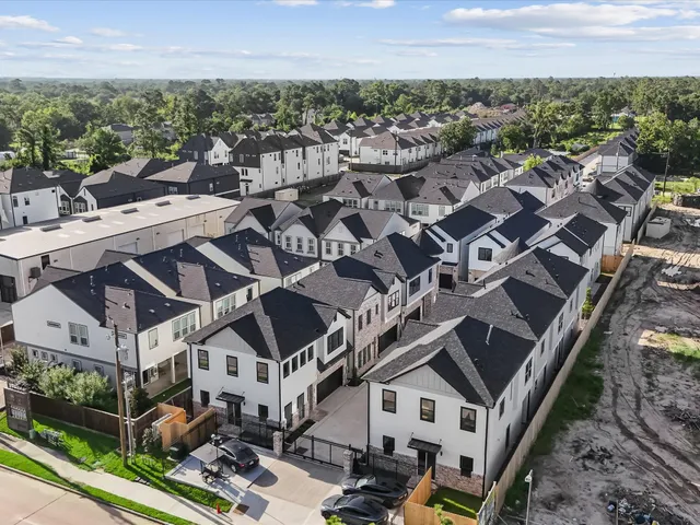 $349,990 | 2582 West Tidwell Road, Houston, TX 77091