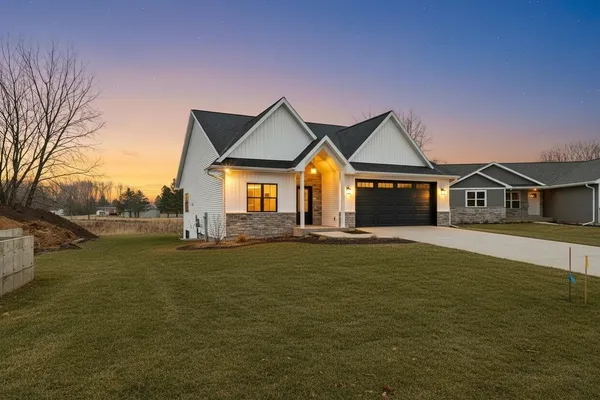 $473,900 | 4975 Water Mint Ct Green, Green Bay, WI 54313