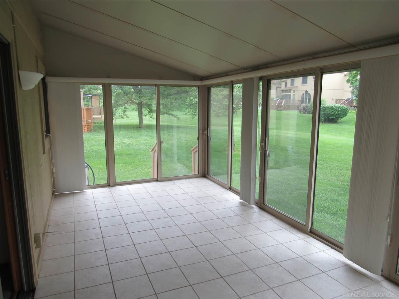 2204 Rochelle Park Drive Rochester, MI 48309 - Photo 41 of 43 31349846-40.JPG