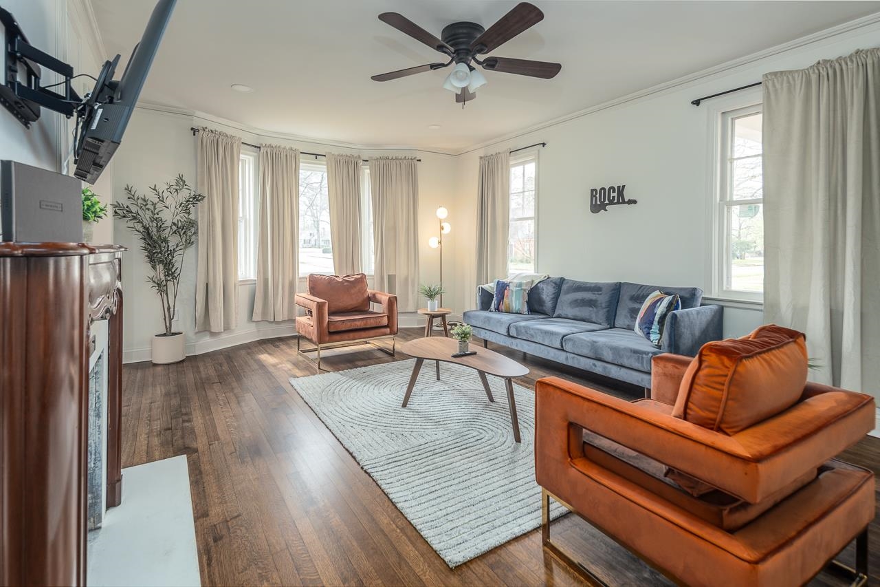 8 South Ashlawn Road Memphis, TN 38112 - Photo 2 of 23 a living room with furniture and a window