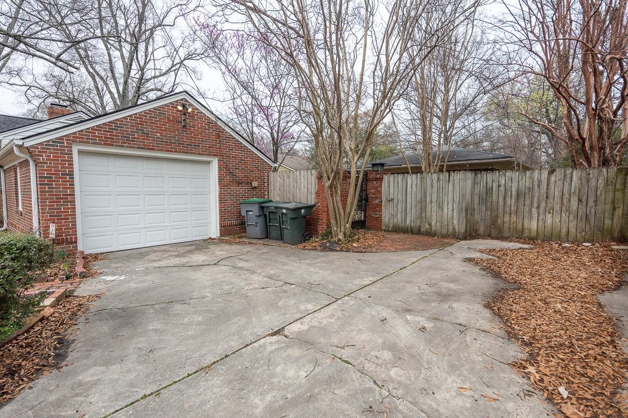 8 South Ashlawn Road Memphis, TN 38112 - Photo 22 of 23 a front view of house with yard and trees