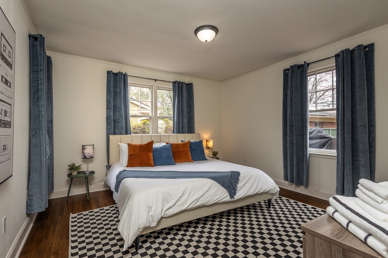 8 South Ashlawn Road Memphis, TN 38112 - Photo 10 of 23 a bedroom with a bed and window
