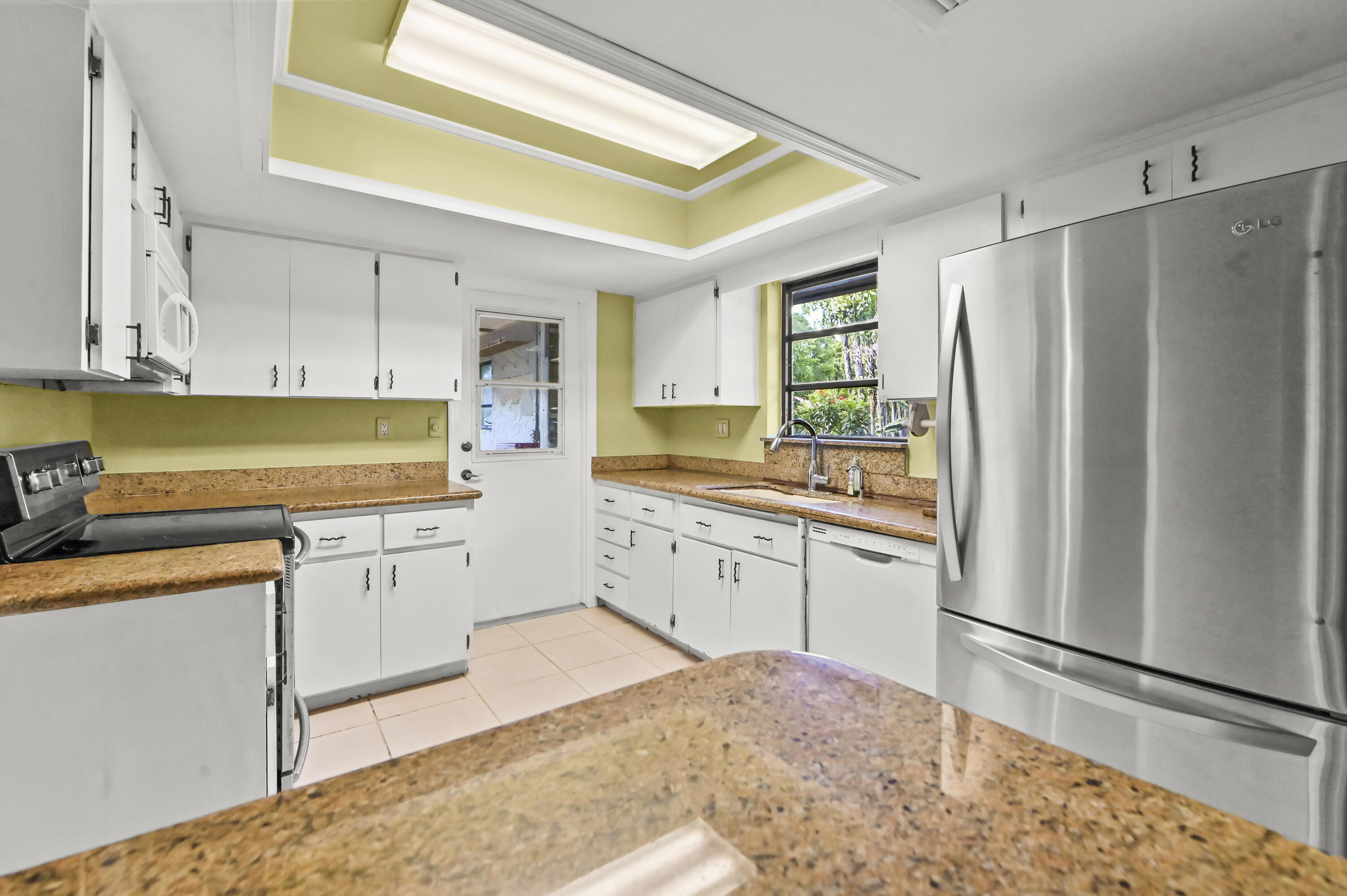 329 Knob Hill Boulevard Boca Raton, FL 33431 - Photo 16 of 35 Kitchen