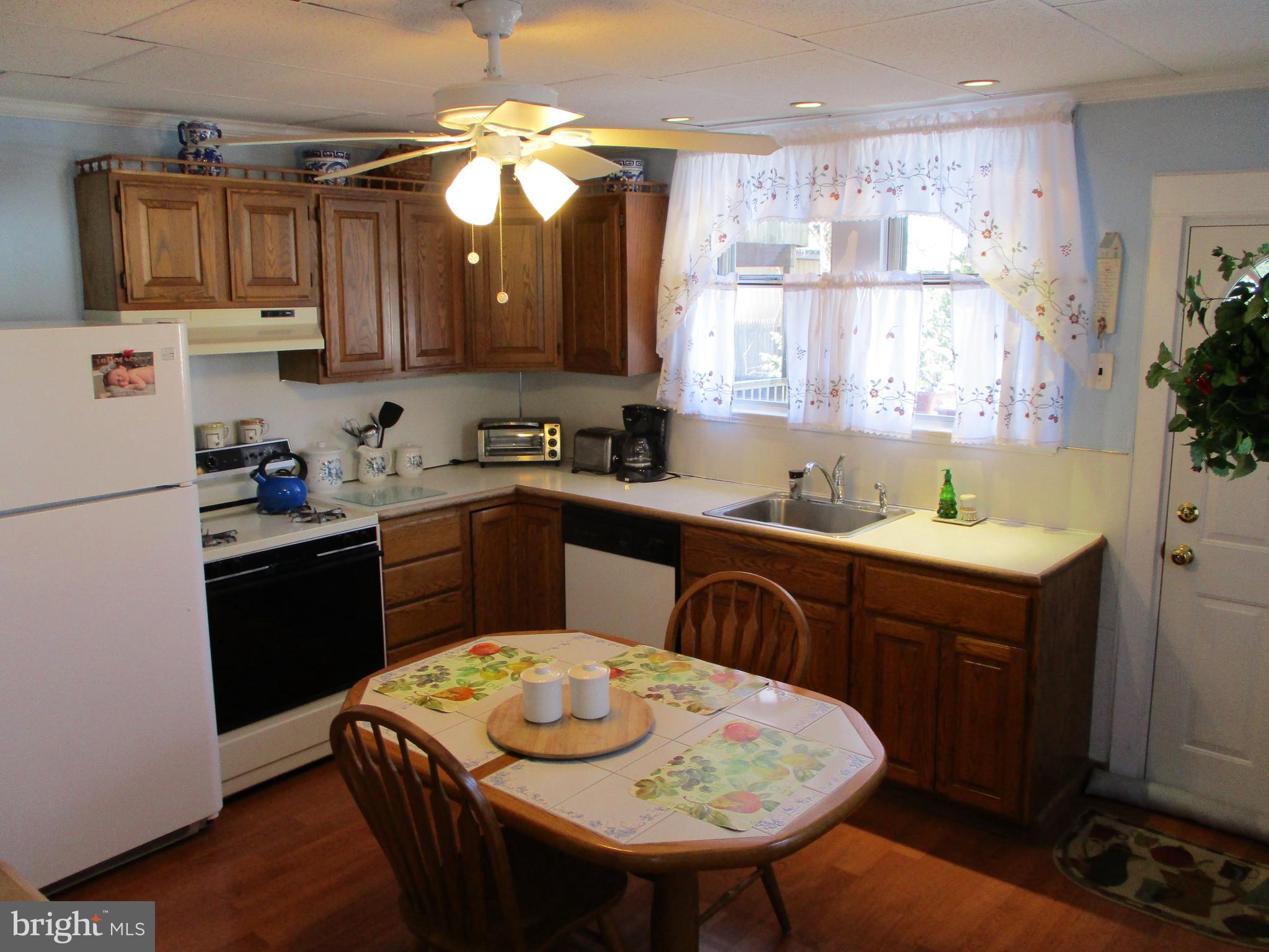 7214 Dungan Road Philadelphia, PA 19111 - Photo 9 of 19