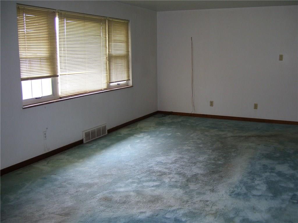 25 Pontiac Road Pittsburgh, PA 15241 - Photo 3 of 15 Living Room