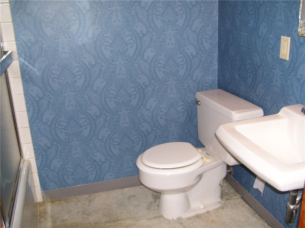 25 Pontiac Road Pittsburgh, PA 15241 - Photo 7 of 15 Master Bath
