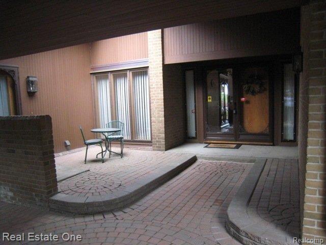 1851 Silver Bell Road Rochester, MI 48306 - Photo 10 of 25 Covered Front Breezeway