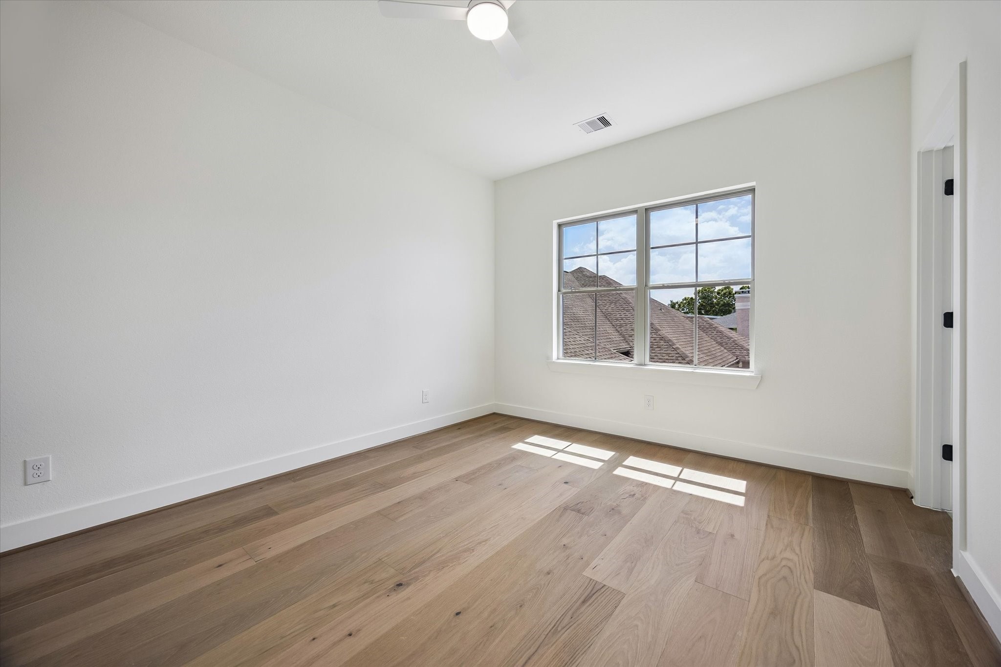 5329 Dora Street Houston, TX 77005 - Photo 35 of 43 Secondary bedroom #3