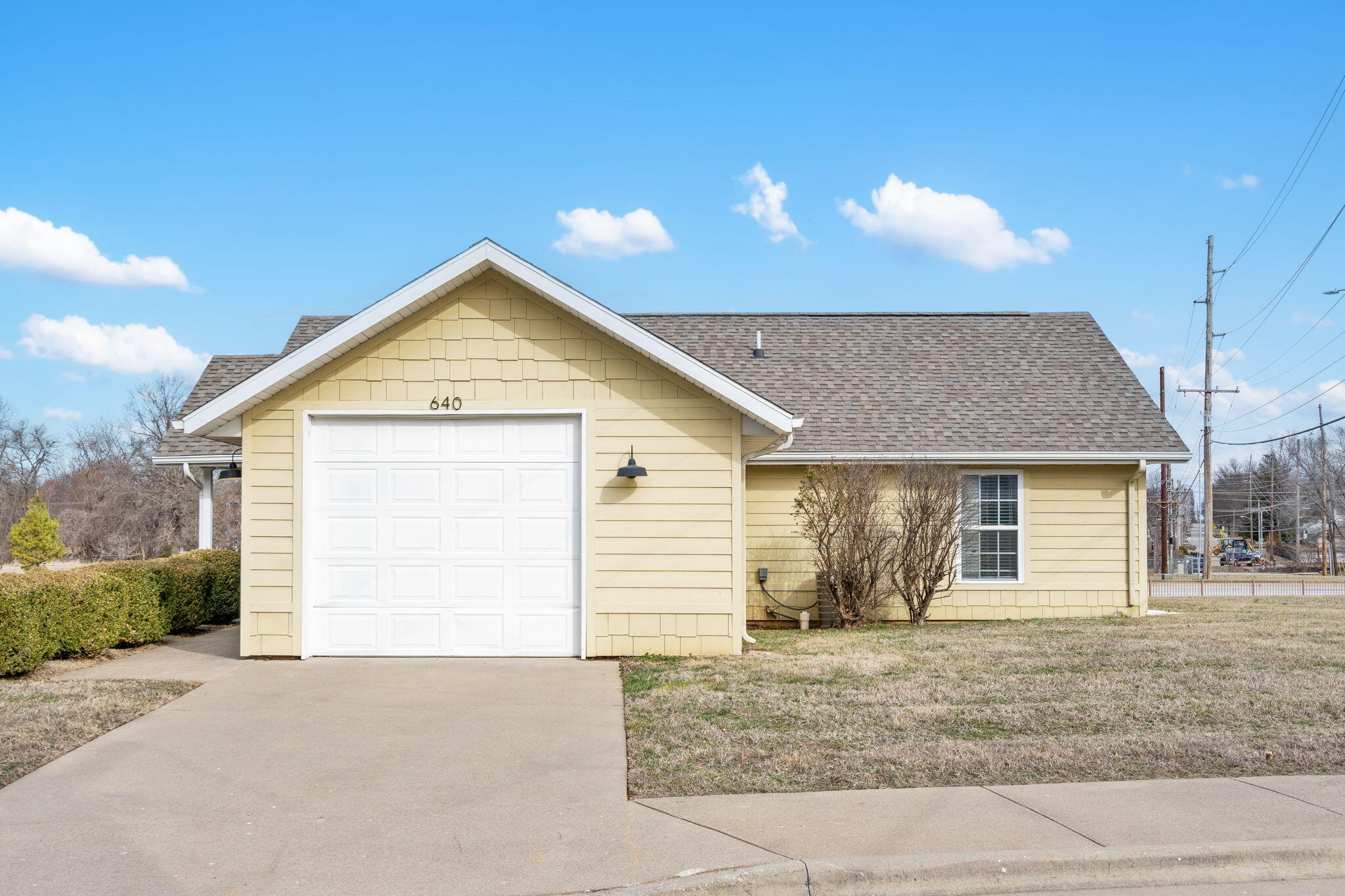 640 East Sunset Street Springfield, MO 65807 - Photo 1 of 25 1-web-or-mls-1-print-DSC07228-2