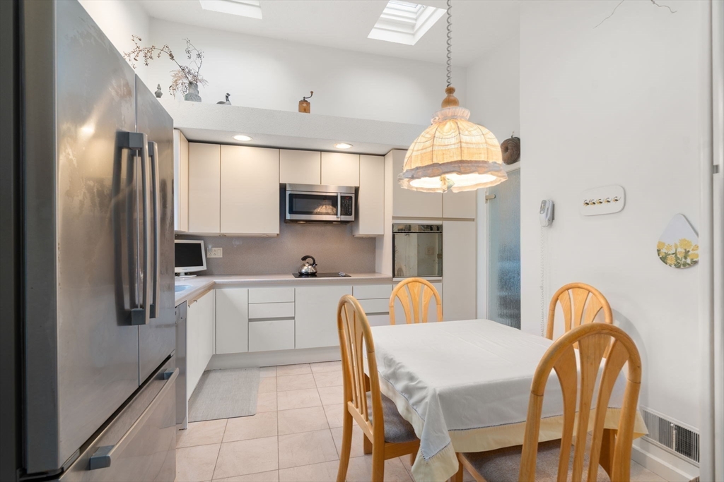 21 Knight Road Framingham, MA 01701 - Photo 6 of 24