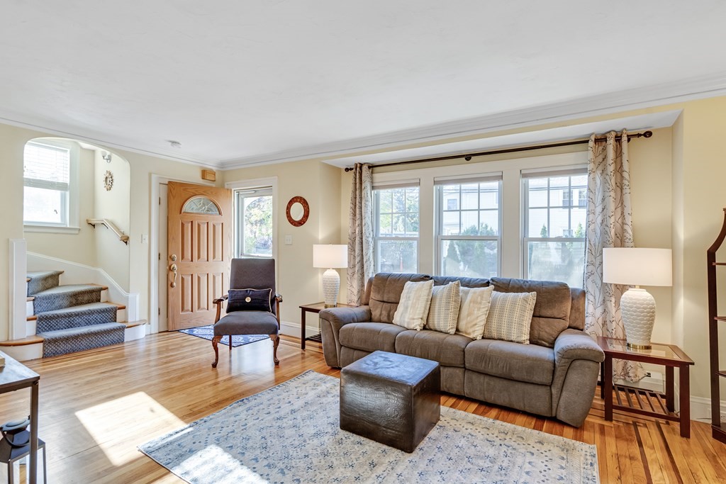 73 Wedgewood Road Newton, MA 02465 - Photo 3 of 24