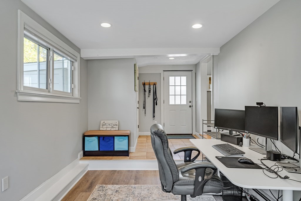73 Wedgewood Road Newton, MA 02465 - Photo 10 of 24