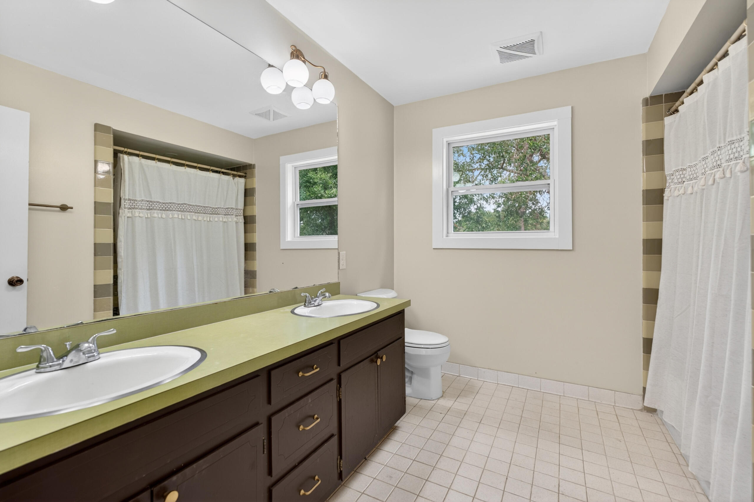 154 Country Club Road Shalimar, FL 32579 - Photo 34 of 39 033_152 Country Club-32