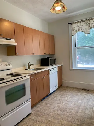 $3,500 | 12 Kilsyth Road, Unit 2, Brookline, MA 02445