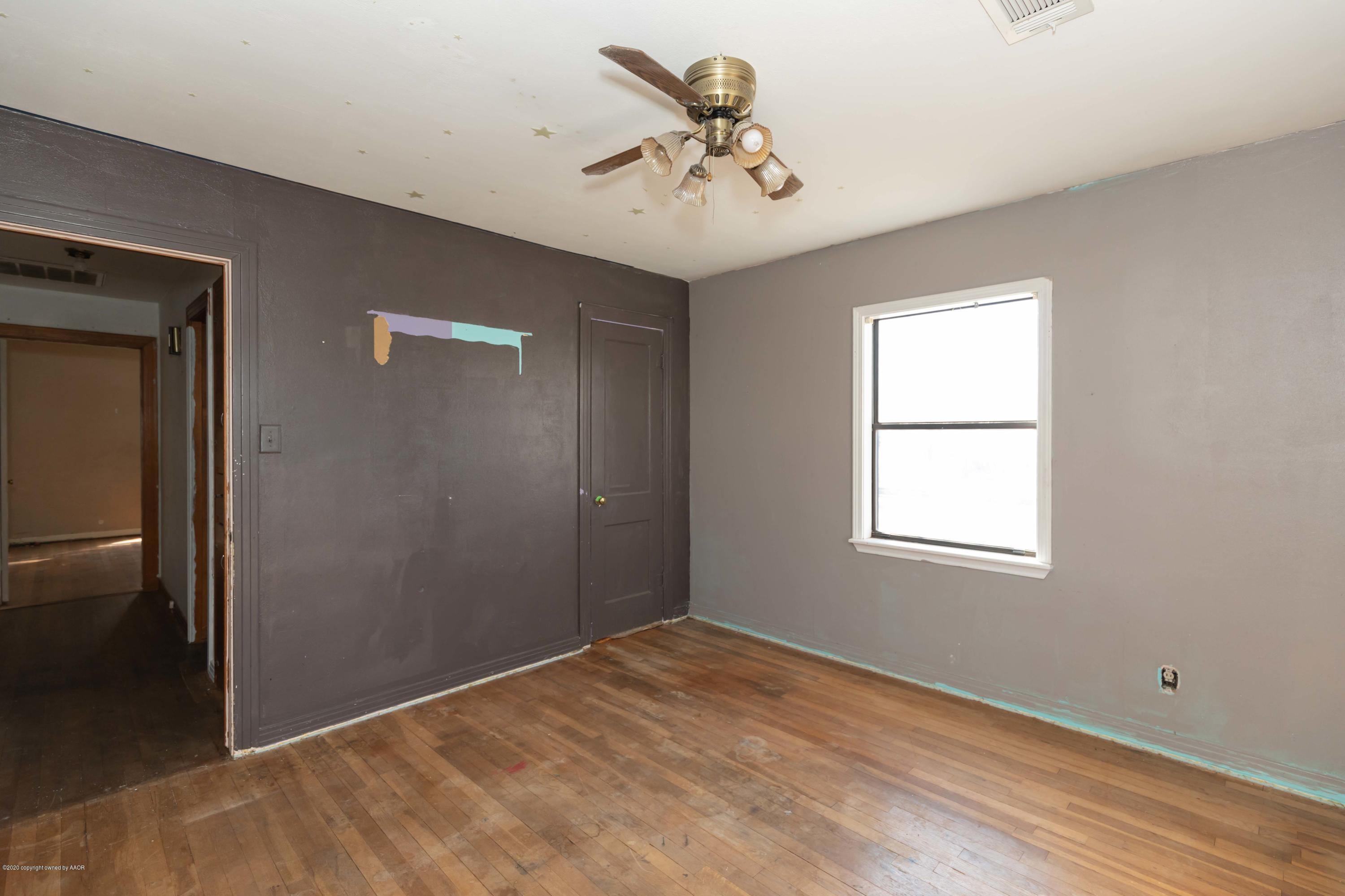 4126 Parker Street Amarillo, TX 79110 - Photo 15 of 31 BEDROOM 2 VIEW 3