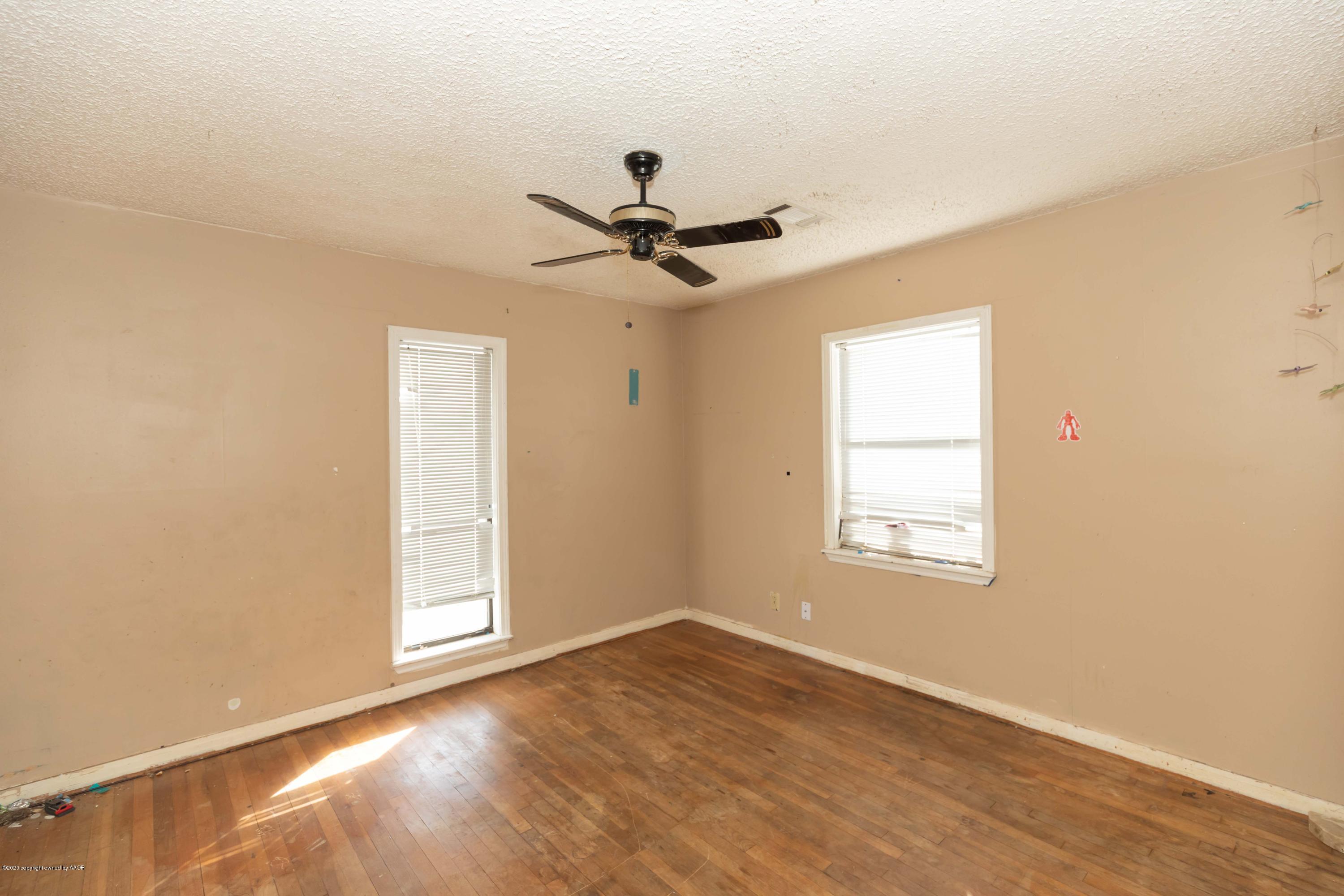 4126 Parker Street Amarillo, TX 79110 - Photo 16 of 31 BEDROOM 3 VIEW 1
