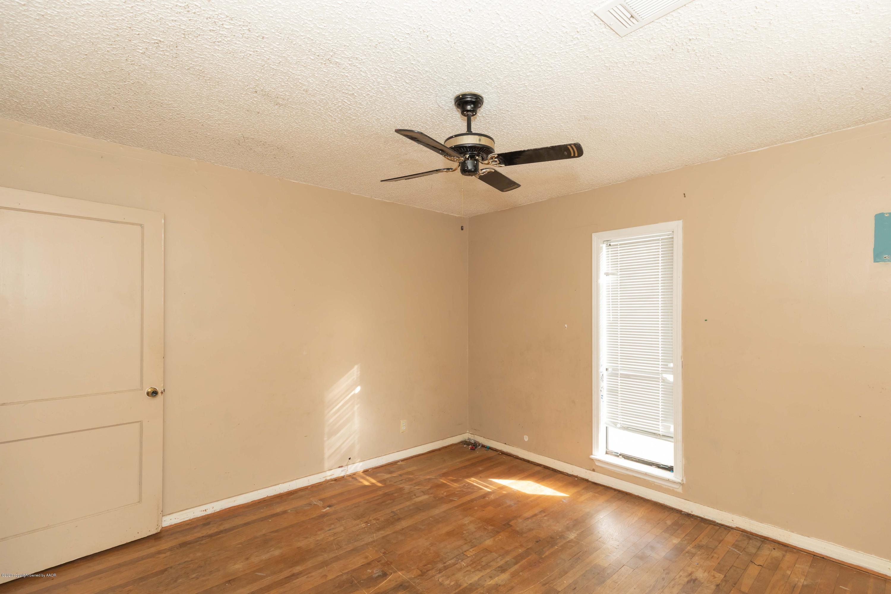 4126 Parker Street Amarillo, TX 79110 - Photo 17 of 31 BEDROOM 3 VIEW 2