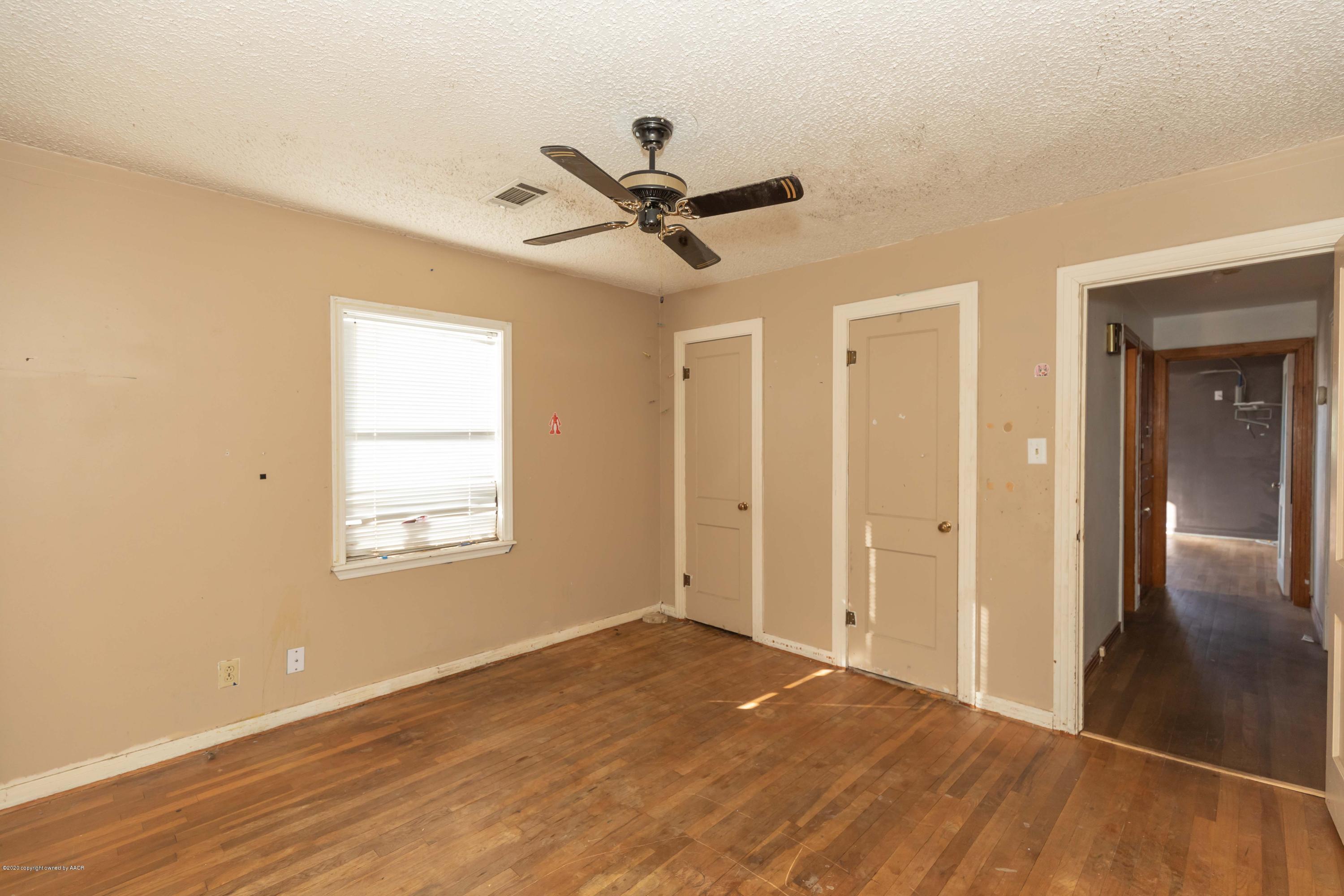 4126 Parker Street Amarillo, TX 79110 - Photo 19 of 31 BEDROOM 3 VIEW 4