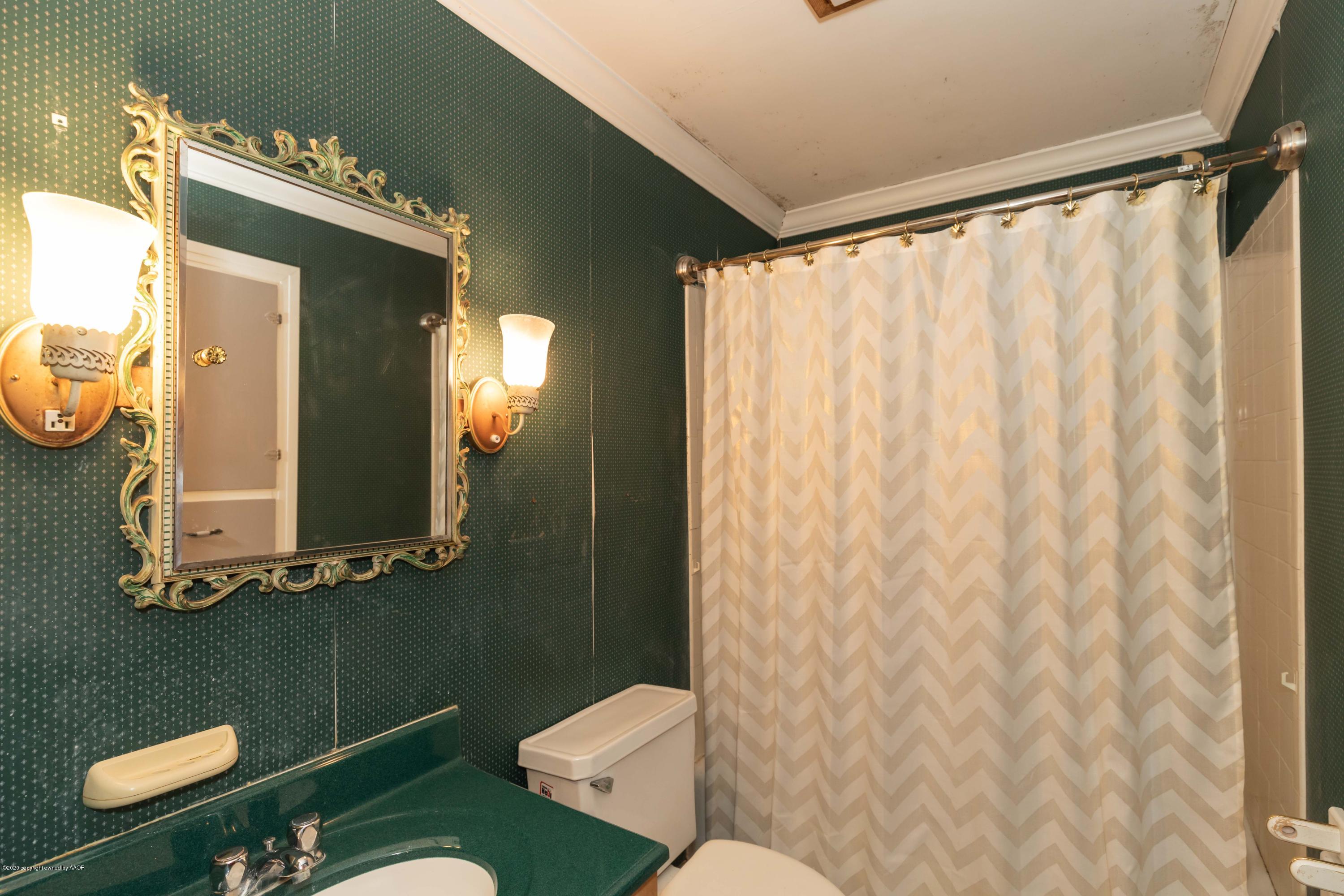 4126 Parker Street Amarillo, TX 79110 - Photo 21 of 31 BATHROOM 2 VIEW 1