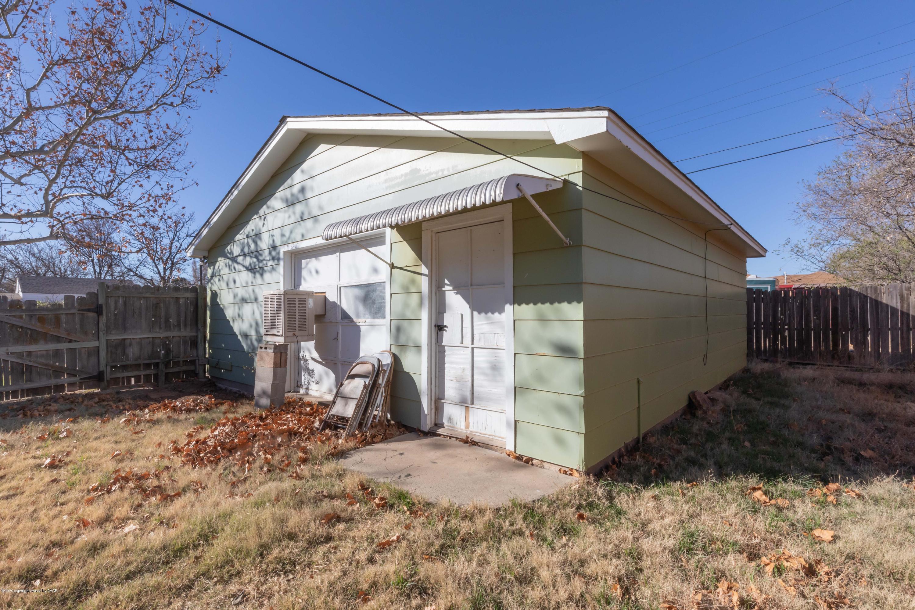 4126 Parker Street Amarillo, TX 79110 - Photo 29 of 31 BACKYARD VIEW 1