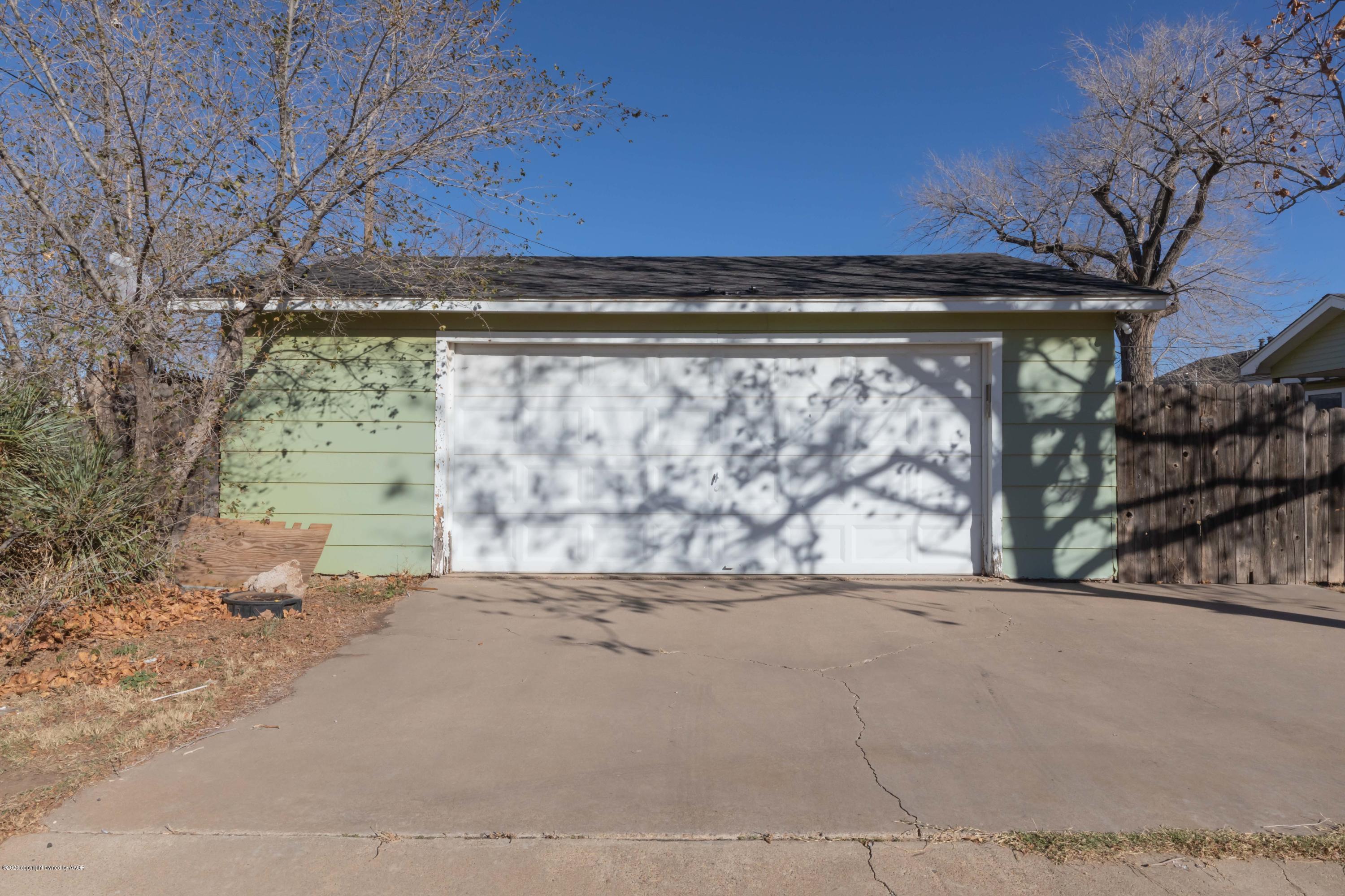 4126 Parker Street Amarillo, TX 79110 - Photo 31 of 31 GARAGE