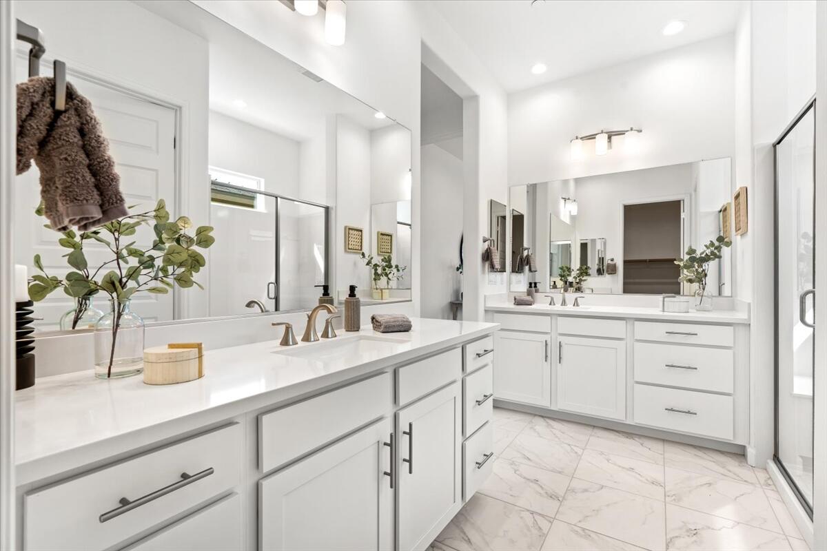 10 Gamay Rancho Mirage, CA 92270 - Photo 11 of 86 a bathroom with a sink and mirror