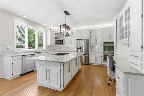 $899,950 | 4407 North Mulberry Drive, Kansas City, MO 64116