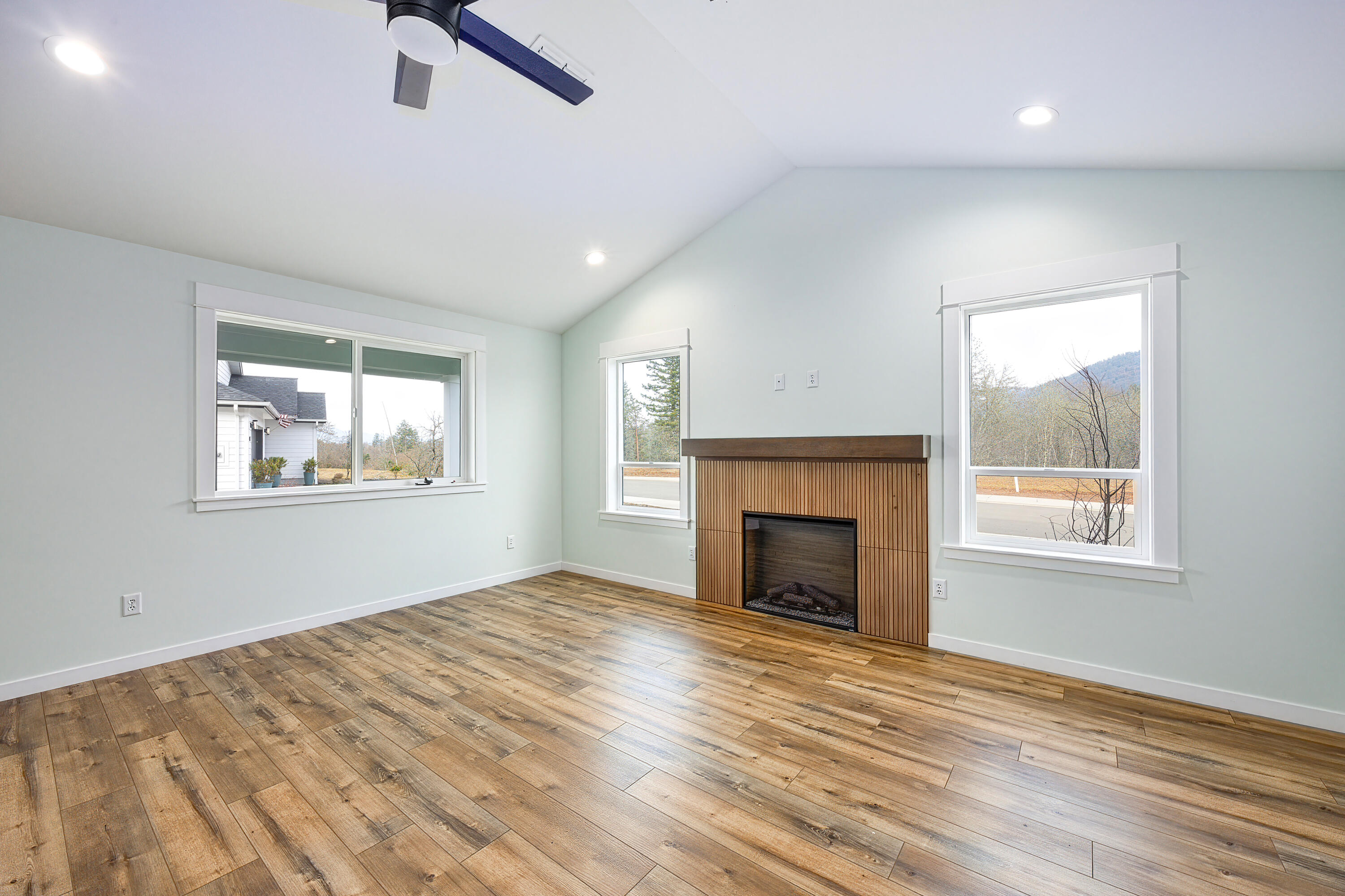 1106 Cascade Loop Cave Junction, OR 97523 - Photo 3 of 20 living