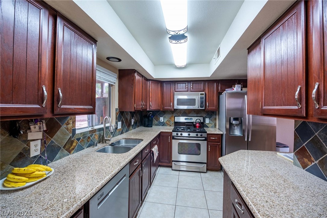 1913 Nuevo Road Henderson, NV 89014 - Photo 5 of 48 Gallery Image 5
