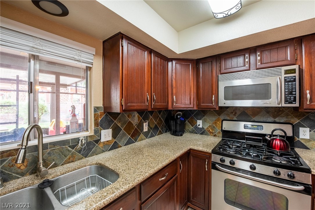 1913 Nuevo Road Henderson, NV 89014 - Photo 6 of 48 Gallery Image 6