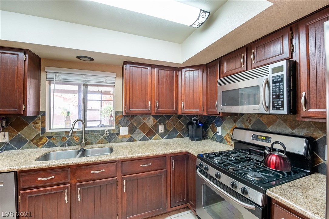 1913 Nuevo Road Henderson, NV 89014 - Photo 7 of 48 Gallery Image 7