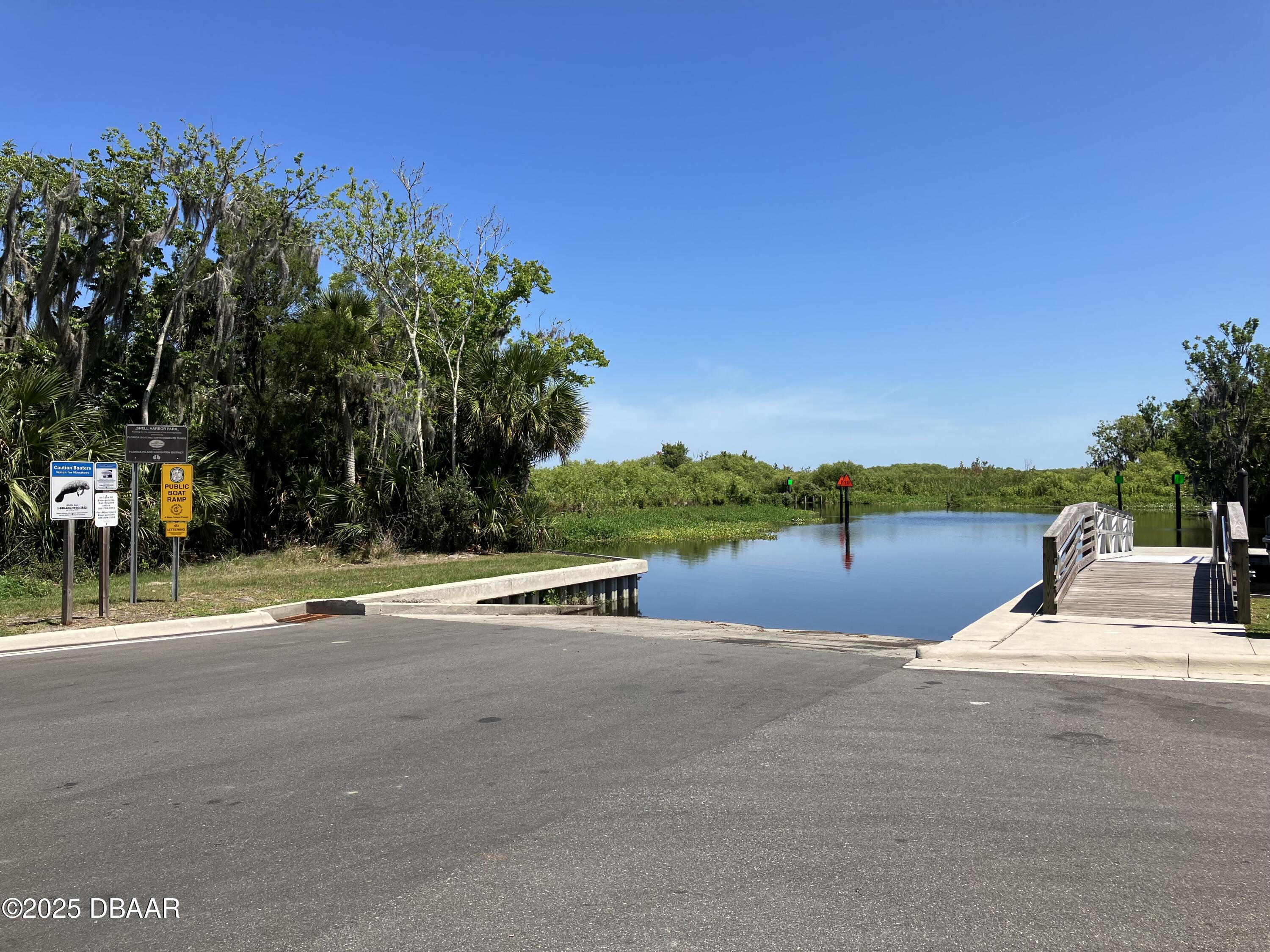 1644 Shell Harbor Road Pierson, FL 32180 - Photo 4 of 5 a view of a park with large trees