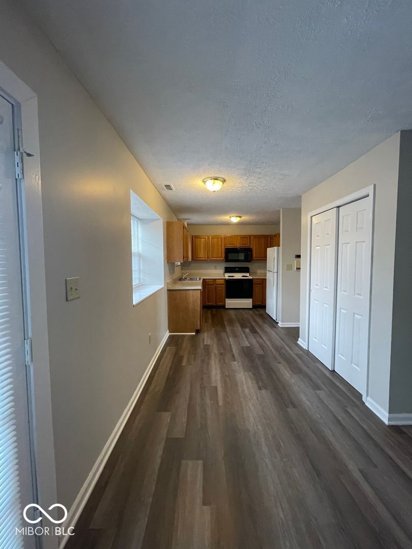 4436 Victory Circle Indianapolis, IN 46203 - Photo 4 of 15