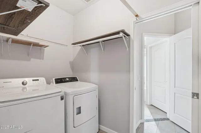 a view of livingroom with furniture